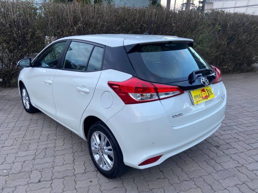 TOYOTA - YARIS - 2018/2019 - Branca - R$ 79.900,00