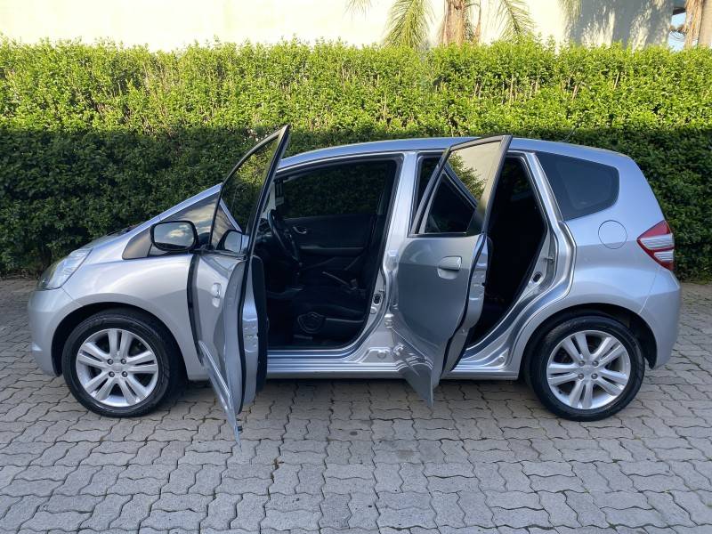 HONDA - FIT - 2010/2011 - Prata - R$ 50.900,00