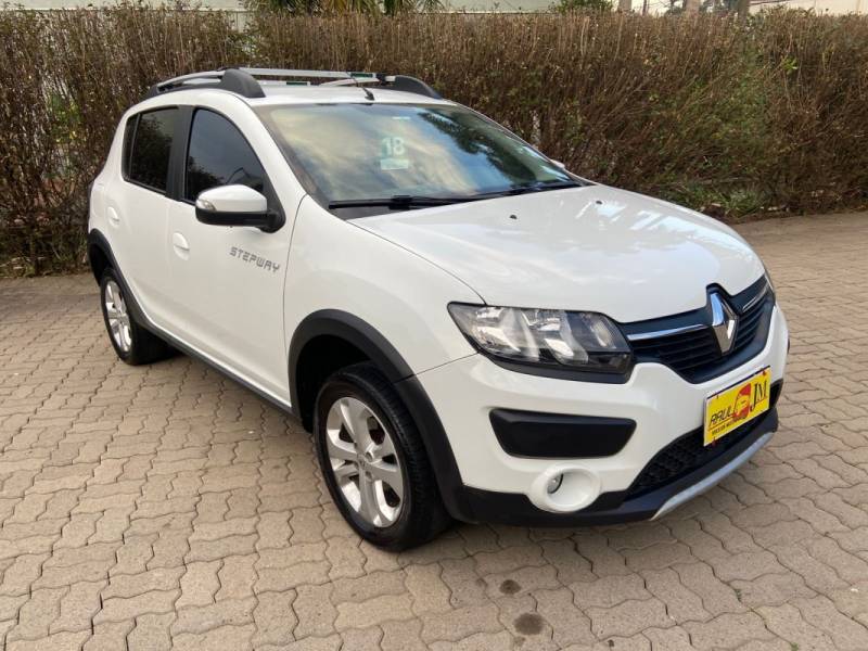 RENAULT - SANDERO - 2018/2018 - Branca - R$ 54.900,00