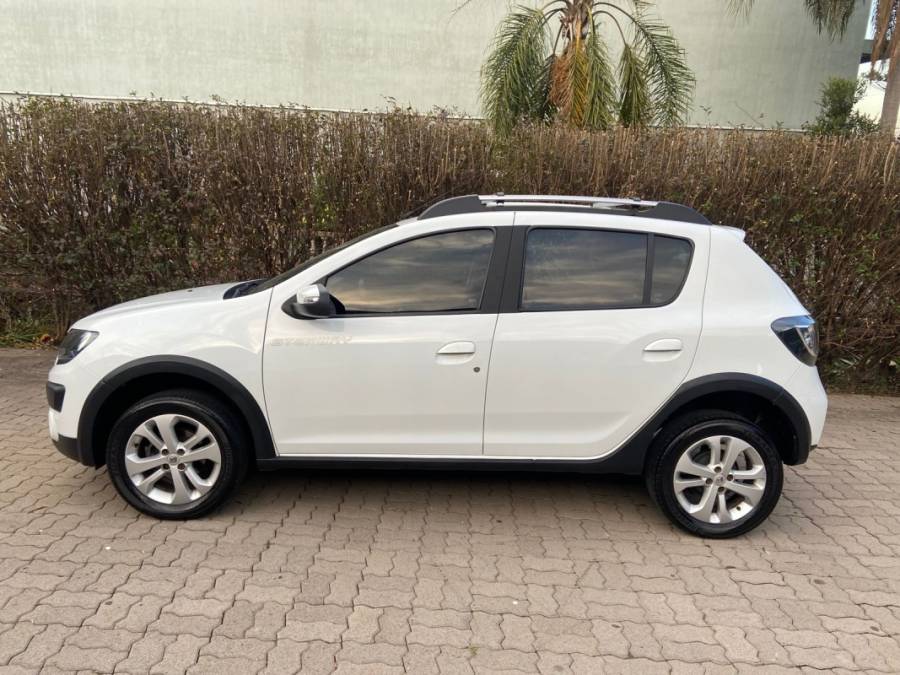 RENAULT - SANDERO - 2018/2018 - Branca - R$ 54.900,00
