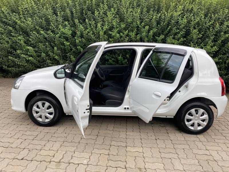 RENAULT - CLIO - 2015/2016 - Branca - R$ 33.900,00