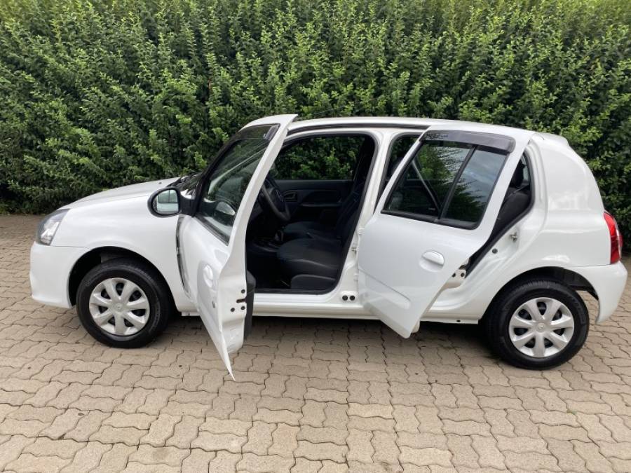 RENAULT - CLIO - 2015/2016 - Branca - R$ 33.900,00