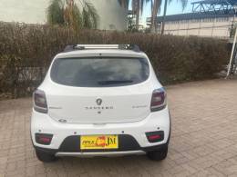 RENAULT - SANDERO - 2018/2018 - Branca - R$ 54.900,00