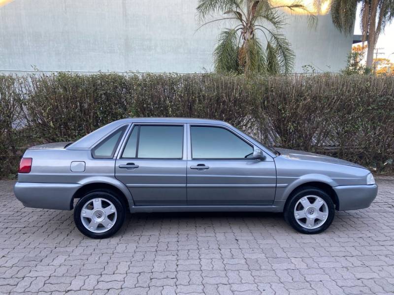 VOLKSWAGEN - SANTANA - 2002/2002 - Cinza - R$ 25.900,00