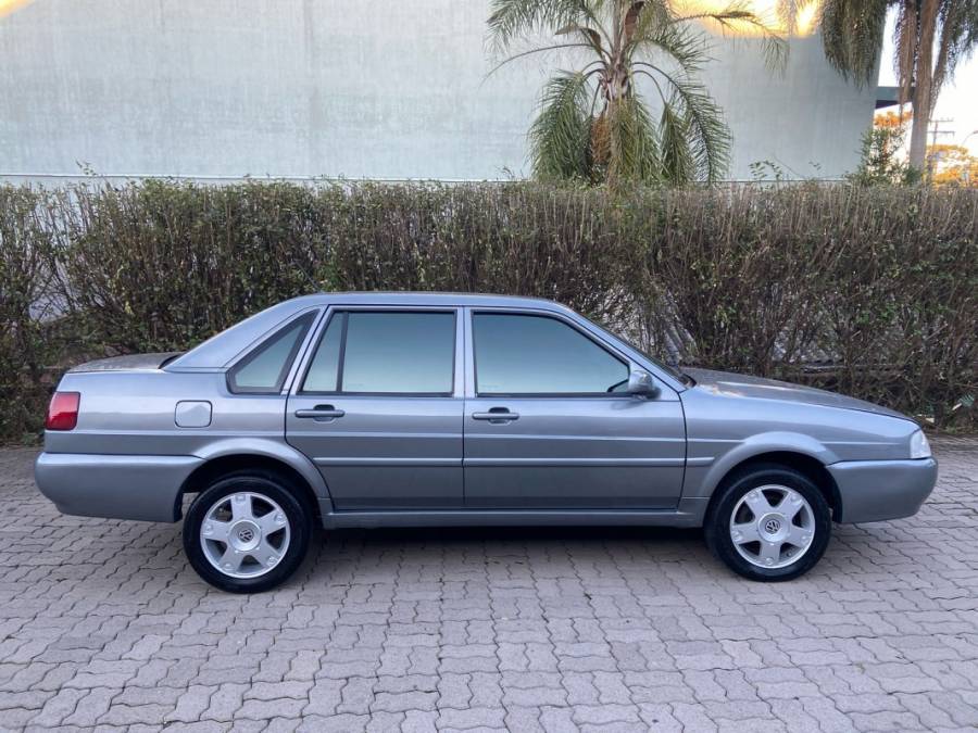 VOLKSWAGEN - SANTANA - 2002/2002 - Cinza - R$ 25.900,00