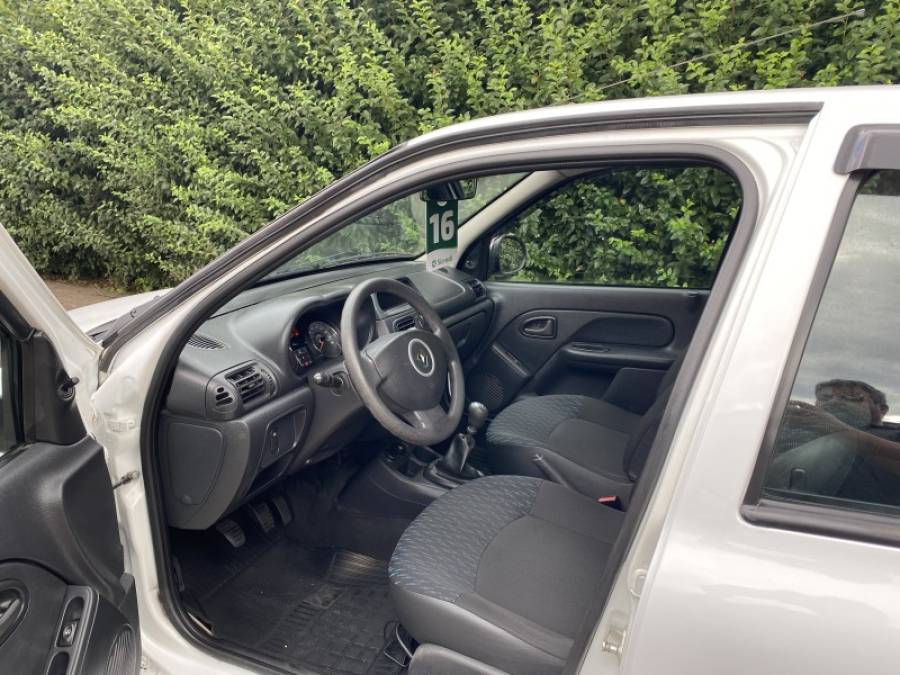 RENAULT - CLIO - 2015/2016 - Branca - R$ 33.900,00