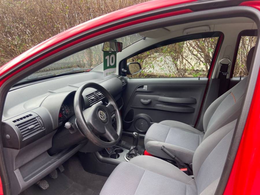 VOLKSWAGEN - FOX - 2009/2010 - Vermelha - R$ 27.900,00