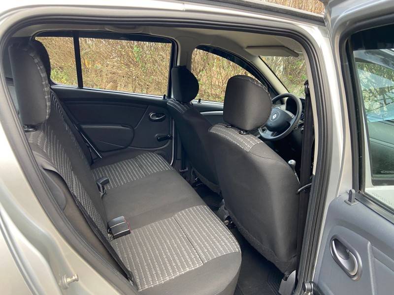 RENAULT - SANDERO - 2013/2014 - Prata - R$ 32.900,00