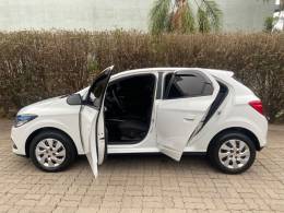 CHEVROLET - ONIX - 2013/2013 - Branca - R$ 43.900,00