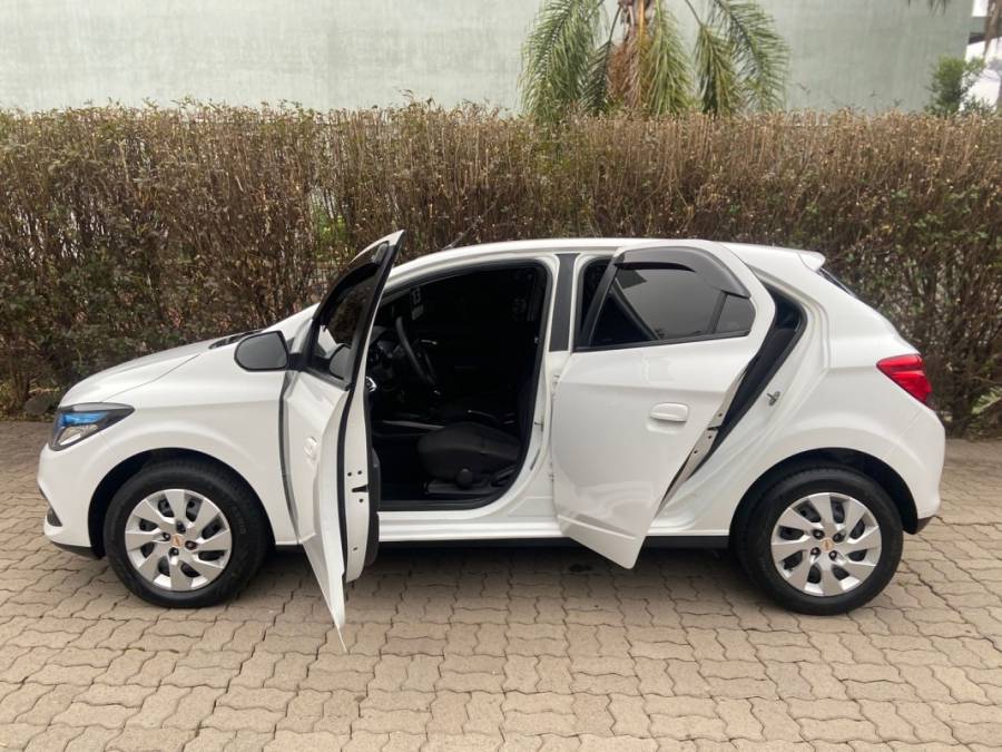 CHEVROLET - ONIX - 2013/2013 - Branca - R$ 43.900,00