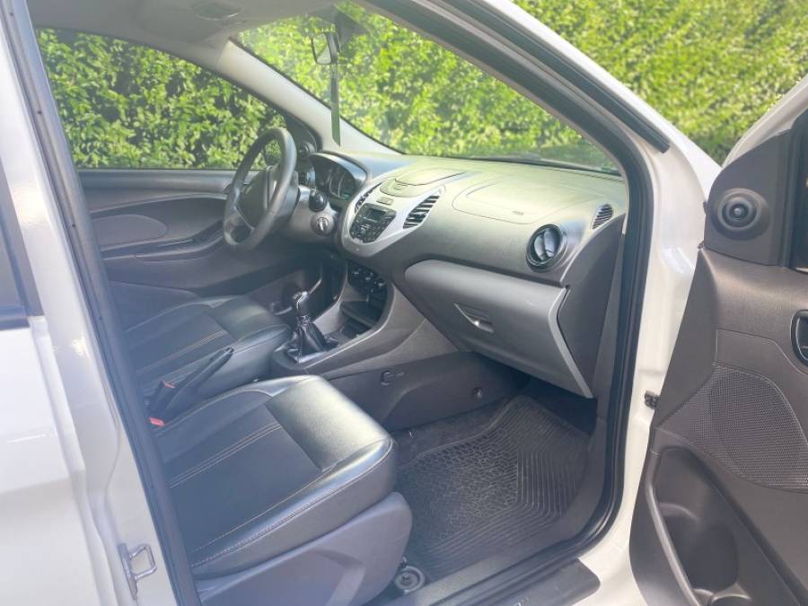 FORD - KA - 2017/2018 - Branca - R$ 46.900,00