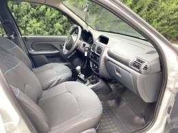 RENAULT - CLIO - 2015/2016 - Branca - R$ 33.900,00