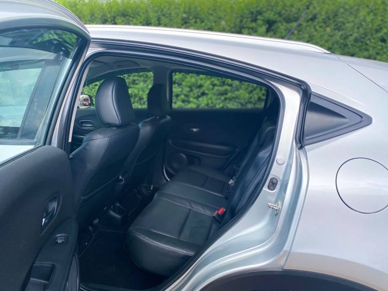 HONDA - HR-V - 2015/2016 - Prata - R$ 88.900,00