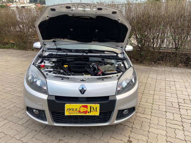 RENAULT - SANDERO - 2013/2014 - Prata - R$ 32.900,00