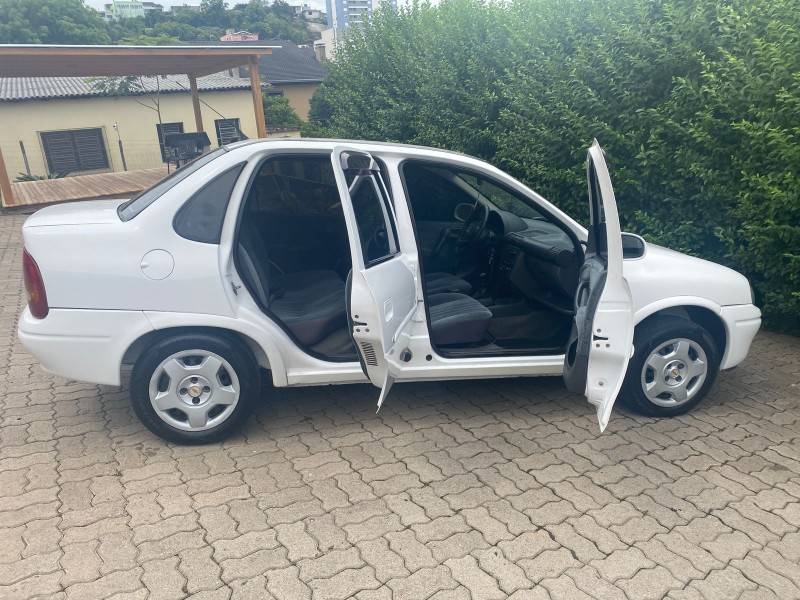 CHEVROLET - CORSA - 1998/1998 - Branca - R$ 15.900,00
