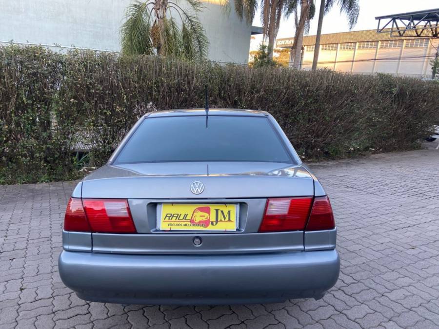 VOLKSWAGEN - SANTANA - 2002/2002 - Cinza - R$ 25.900,00