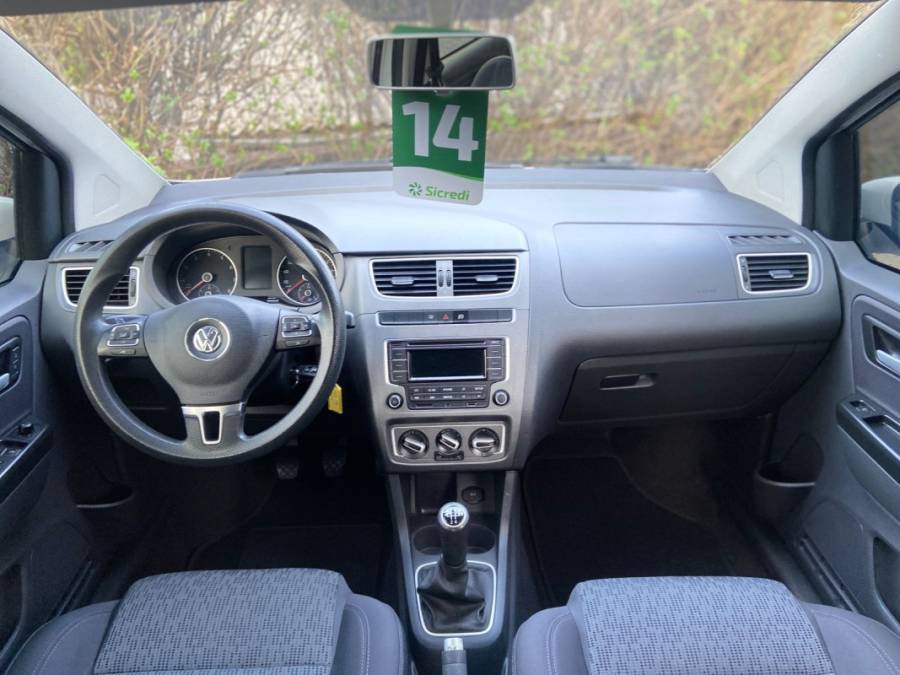 VOLKSWAGEN - FOX - 2013/2014 - Branca - R$ 42.900,00