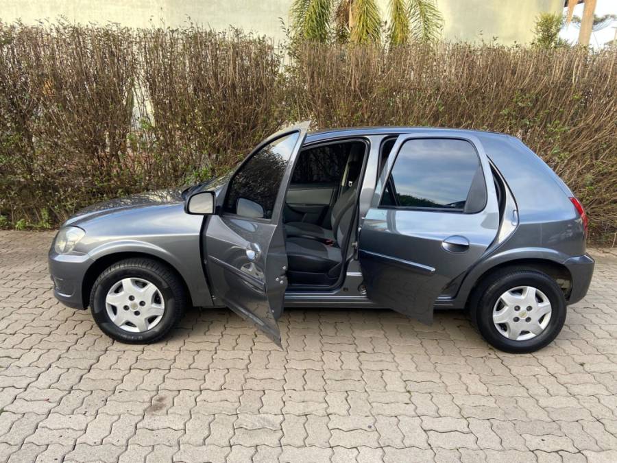 CHEVROLET - CELTA - 2011/2012 - Cinza - R$ 27.900,00
