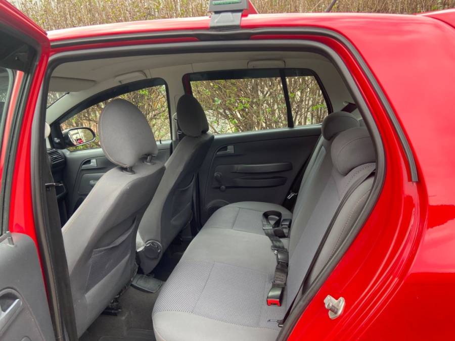 VOLKSWAGEN - FOX - 2009/2010 - Vermelha - R$ 27.900,00