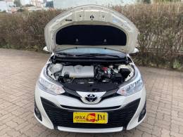TOYOTA - YARIS - 2018/2019 - Branca - R$ 79.900,00