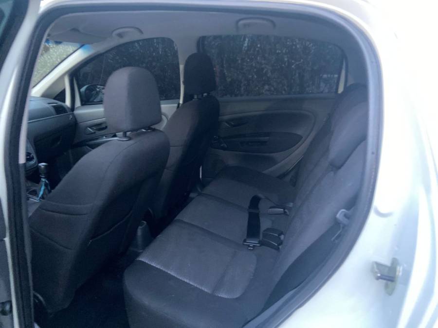 FIAT - PUNTO - 2011/2011 - Branca - R$ 37.900,00