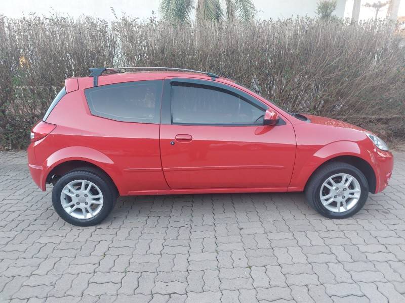 FORD - KA - 2010/2011 - Vermelha - R$ 26.900,00
