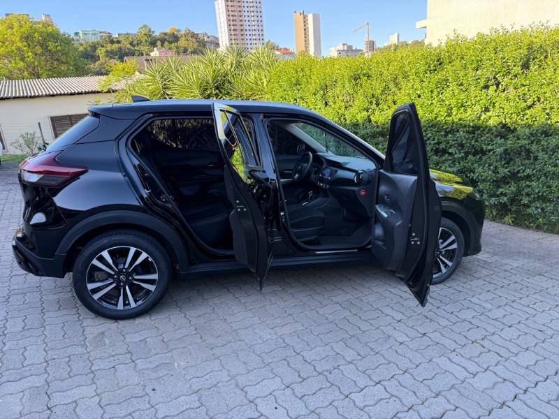 NISSAN - KICKS - 2022/2023 - Preta - R$ 103.900,00