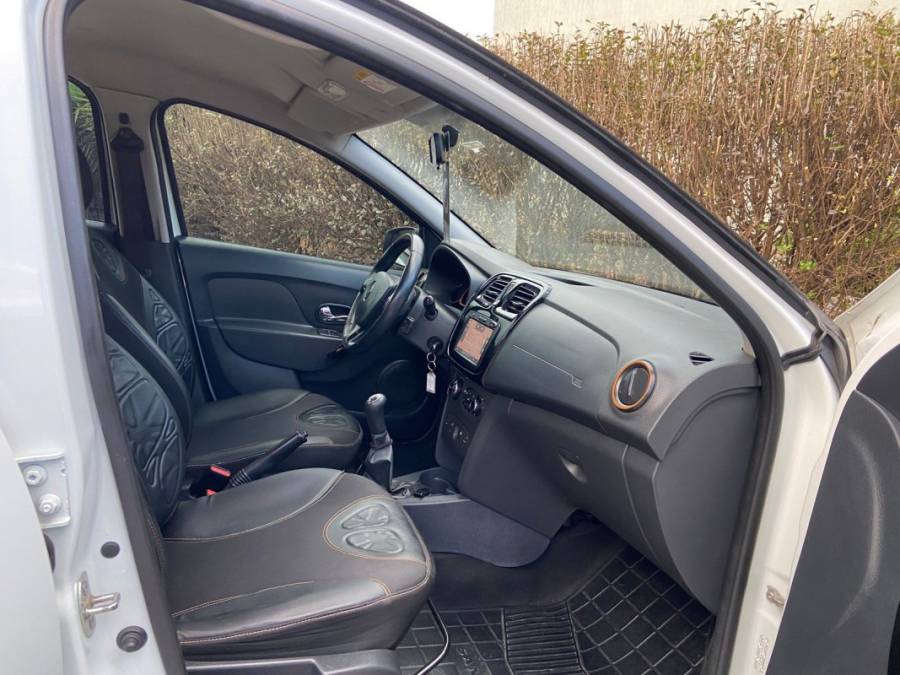 RENAULT - SANDERO - 2018/2018 - Branca - R$ 54.900,00
