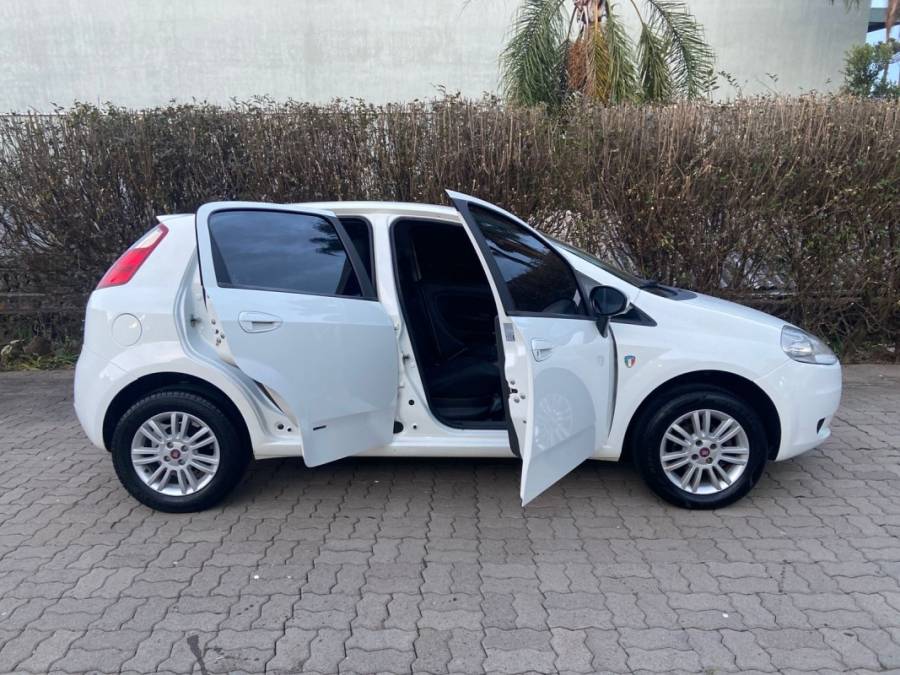 FIAT - PUNTO - 2011/2011 - Branca - R$ 37.900,00