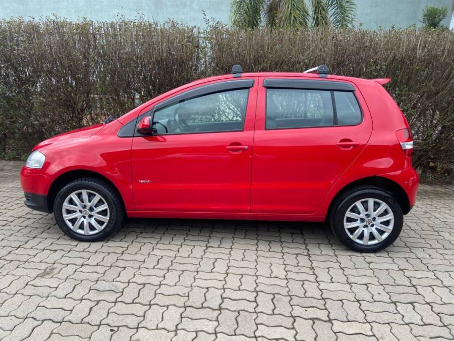 VOLKSWAGEN - FOX - 2009/2010 - Vermelha - R$ 27.900,00