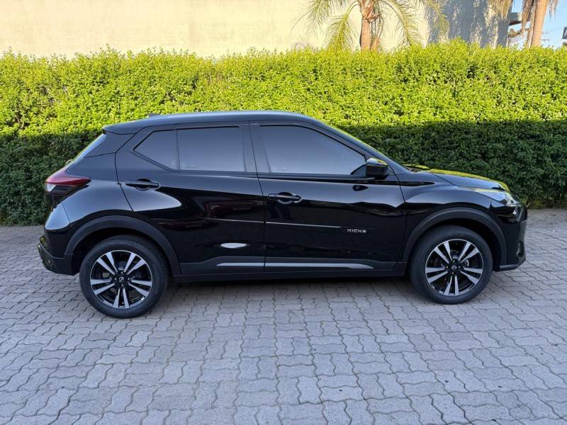 NISSAN - KICKS - 2022/2023 - Preta - R$ 103.900,00