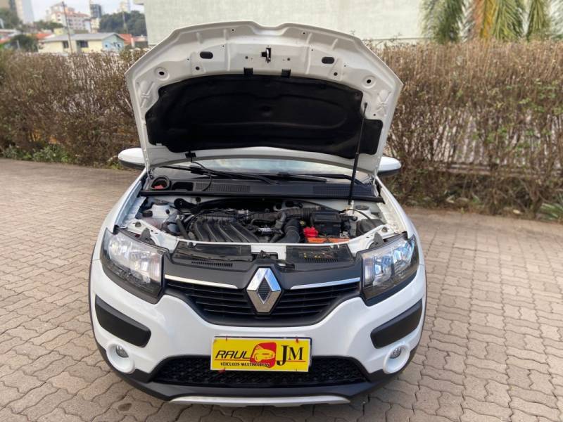 RENAULT - SANDERO - 2018/2018 - Branca - R$ 54.900,00