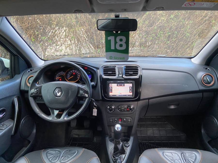 RENAULT - SANDERO - 2018/2018 - Branca - R$ 54.900,00