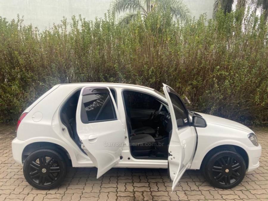 CHEVROLET - CELTA - 2011/2012 - Branca - R$ 29.900,00