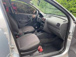 CHEVROLET - CORSA - 2010/2011 - Prata - R$ 30.900,00