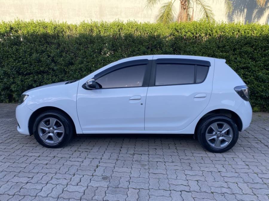 RENAULT - SANDERO - 2017/2018 - Branca - R$ 43.900,00