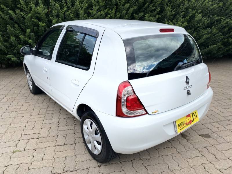 RENAULT - CLIO - 2015/2016 - Branca - R$ 33.900,00