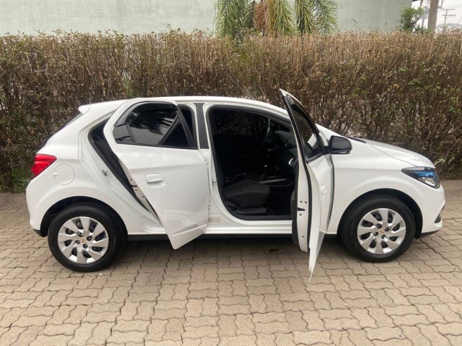 CHEVROLET - ONIX - 2013/2013 - Branca - R$ 43.900,00