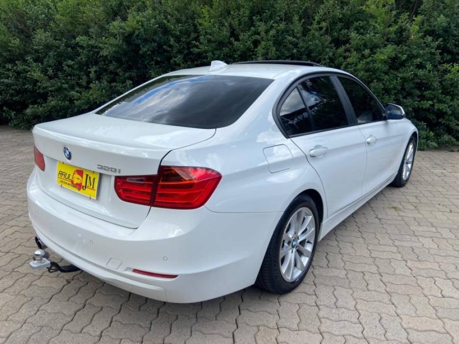 BMW - 328I - 2013/2013 - Branca - R$ 124.900,00