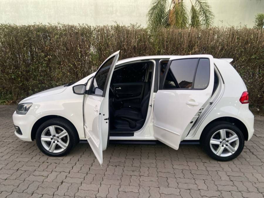 VOLKSWAGEN - FOX - 2016/2016 - Branca - R$ 49.900,00