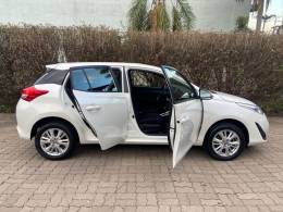 TOYOTA - YARIS - 2018/2019 - Branca - R$ 79.900,00