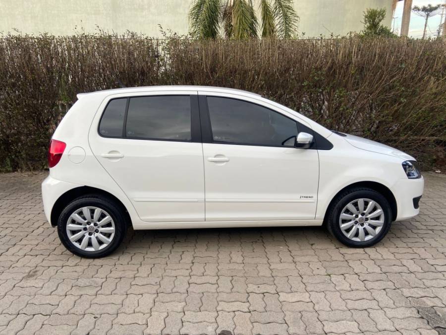 VOLKSWAGEN - FOX - 2013/2014 - Branca - R$ 42.900,00