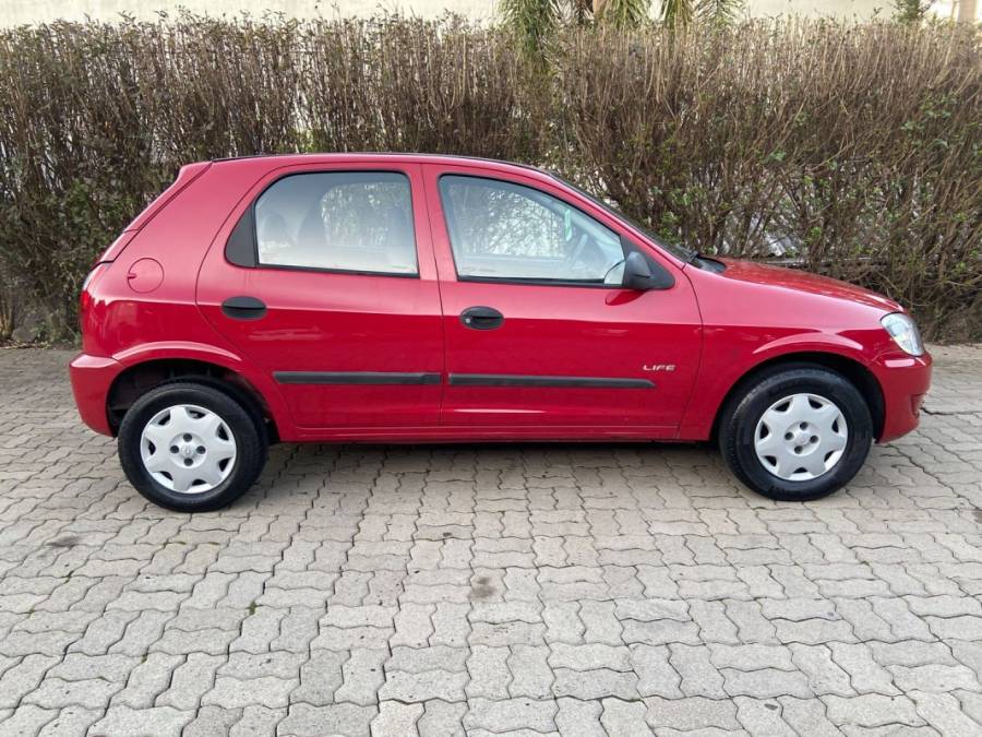 CHEVROLET - CELTA - 2006/2007 - Vermelha - R$ 23.900,00
