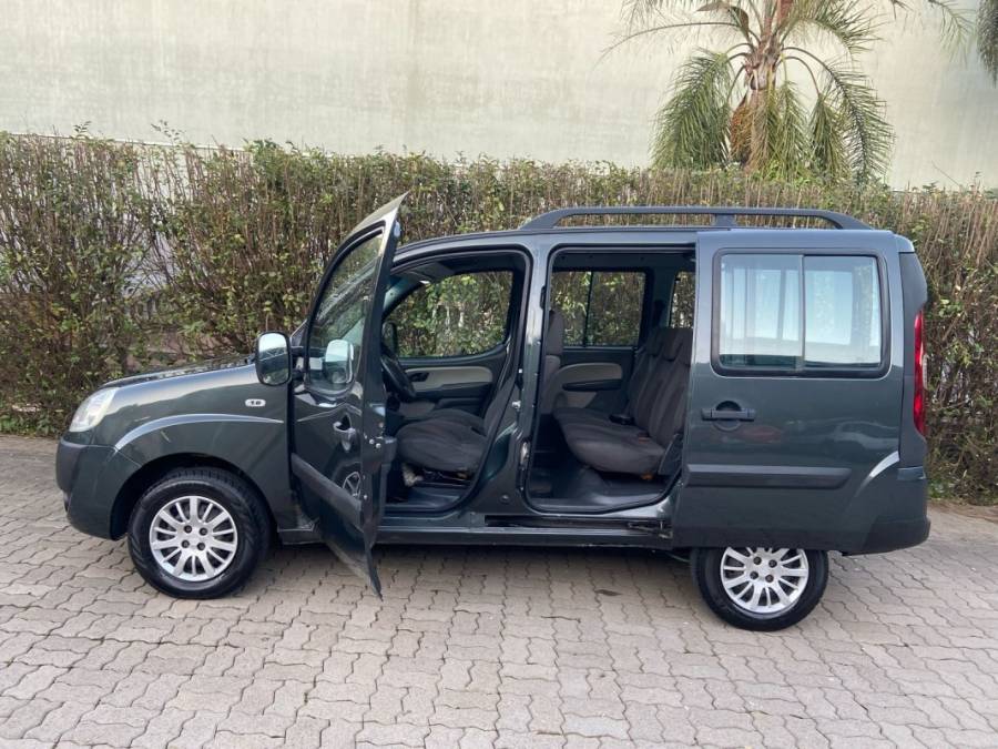 FIAT - DOBLÓ - 2012/2013 - Cinza - R$ 47.900,00