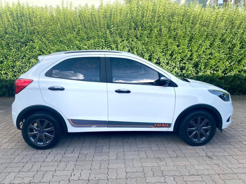FORD - KA - 2017/2018 - Branca - R$ 46.900,00