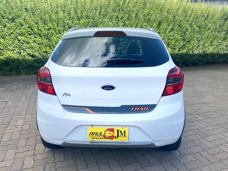 FORD - KA - 2017/2018 - Branca - R$ 46.900,00