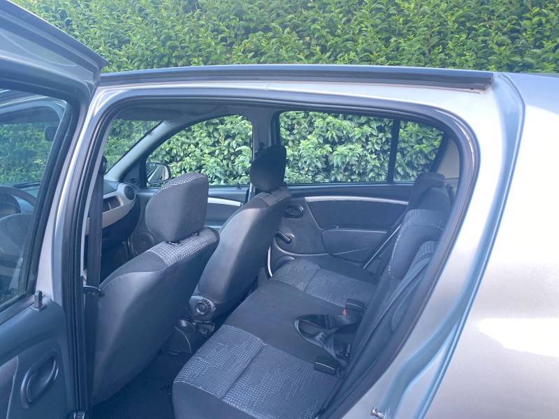 RENAULT - SANDERO - 2009/2010 - Prata - R$ 27.900,00