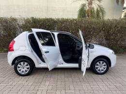 RENAULT - SANDERO - 2011/2011 - Branca - R$ 27.900,00