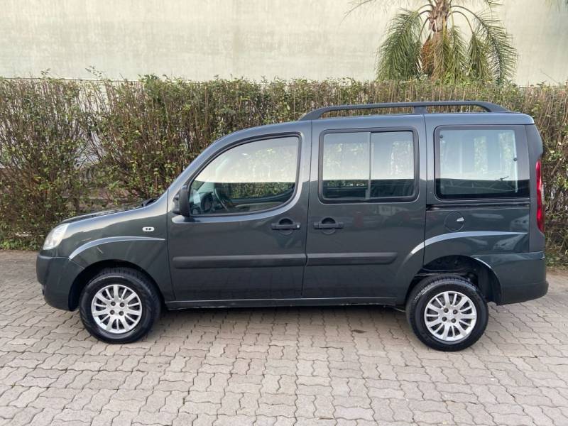 FIAT - DOBLÓ - 2012/2013 - Cinza - R$ 47.900,00