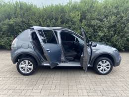 RENAULT - SANDERO - 2013/2014 - Cinza - R$ 42.900,00